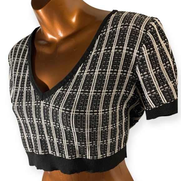 SHEIN Black and White Checkered Crop Top - Picture 2 of 5